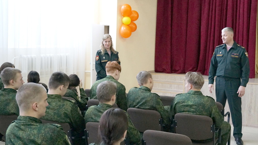 Офицеры Военной академии войск национальной гвардии России встретились с кировскими кадетами