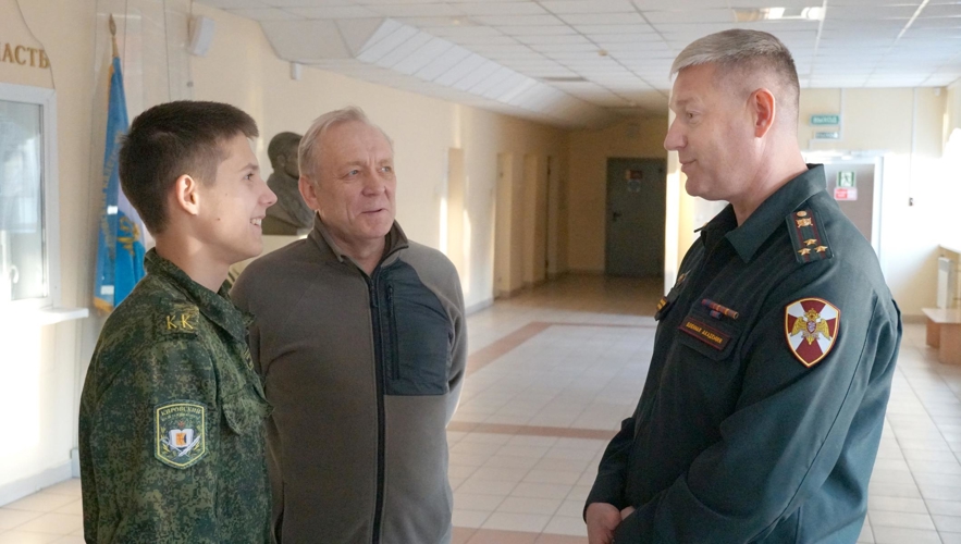 Офицеры Военной академии войск национальной гвардии России встретились с кировскими кадетами