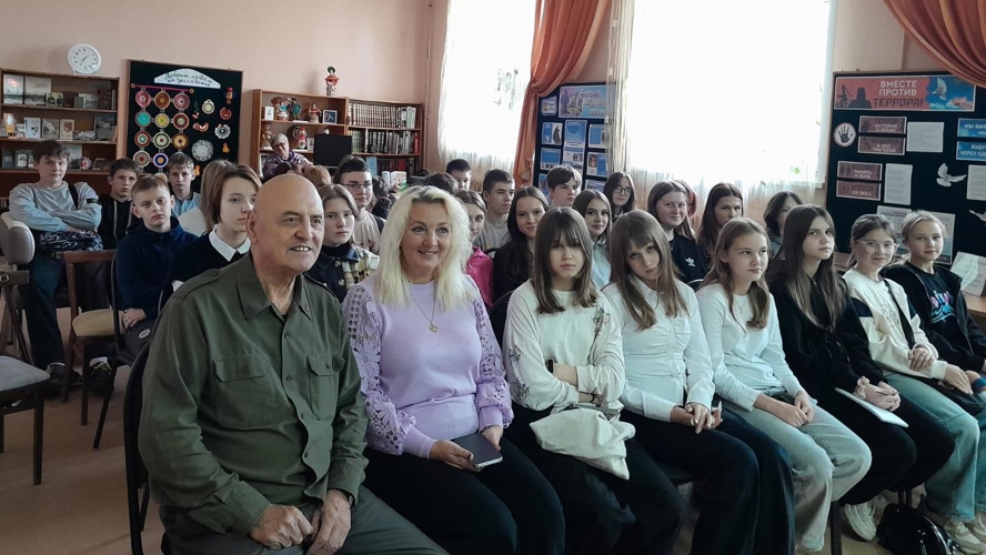 Ветеран Росгвардии Владимир Помаскин рассказал кировским школьникам о лейтенантской прозе