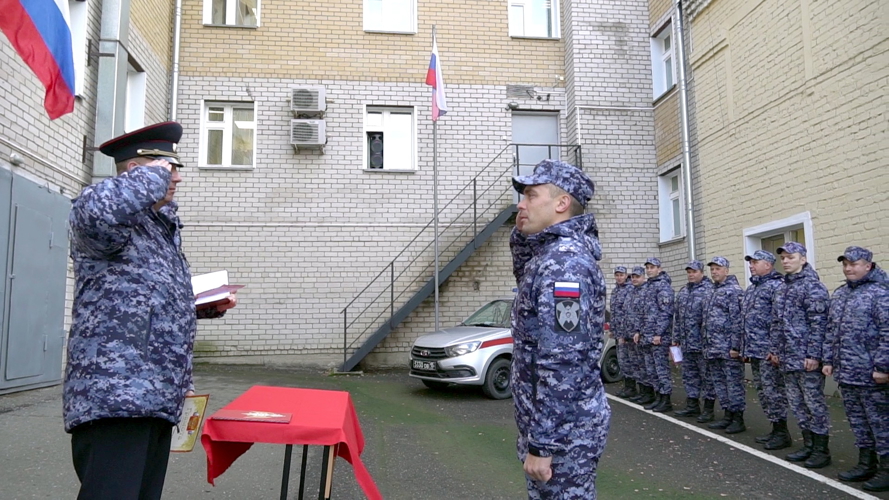 В отделе вневедомственной охраны по городу Кирову состоялась церемония принятия Присяги молодыми сотрудниками Росгвардии