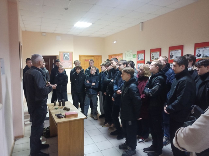 В расположении ОМОН «Вятич» побывали учащиеся кировской школы № 54