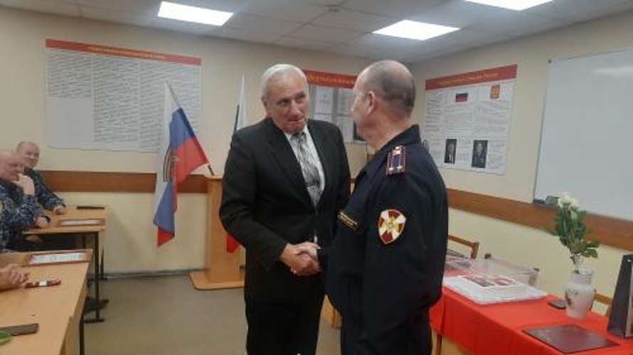В Кирове росгвардейцы поздравили ветеранов службы