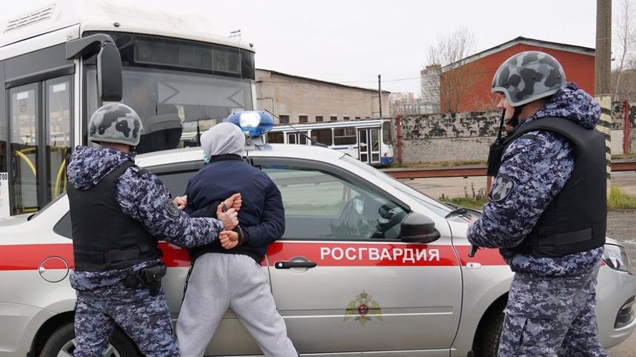 Росгвардейцы пресекли хулиганство находящегося в розыске кировчанина