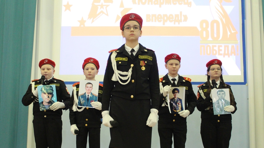 Подшефные кировских росгвардейцев приняли участие в городском конкурсе "Юнармеец, вперед!"