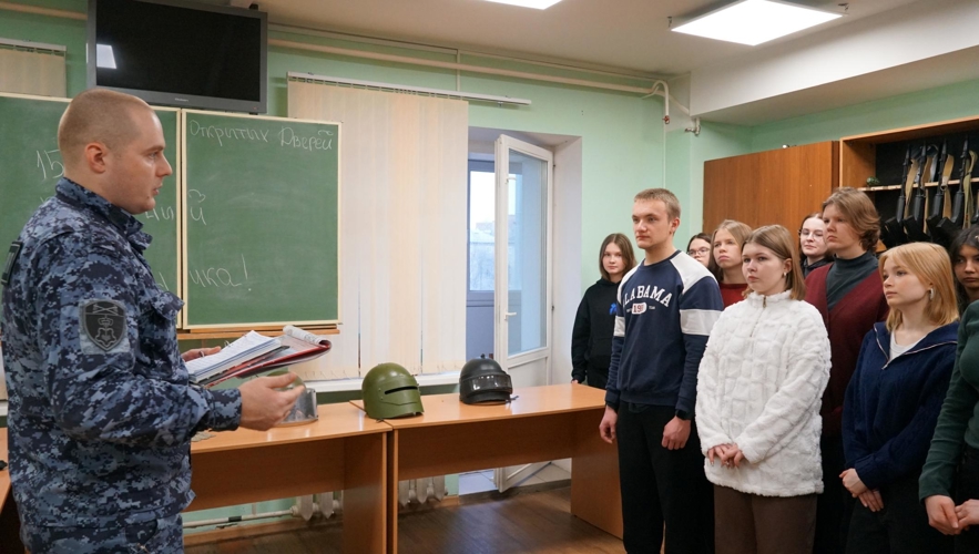 В День призывника в отделе вневедомственной охраны по городу Кирову прошел День открытых дверей