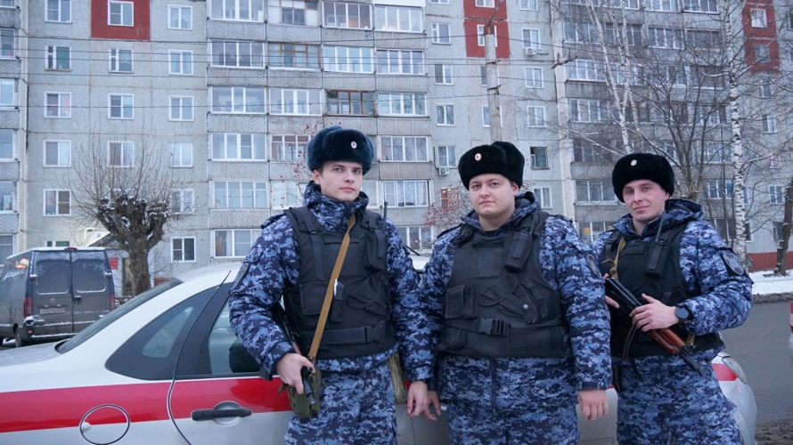 Росгвардейцы в Кирове нашли потерявшегося ребенка