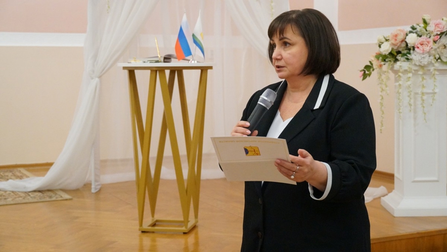 Губернатор Кировской области и руководство теруправления поздравили многодетную семью росгвардейца с серебряной свадьбой