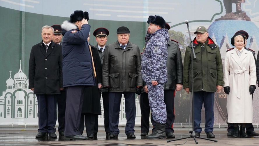 Сотрудники Росгвардии приняли участие в строевом смотре кировского гарнизона