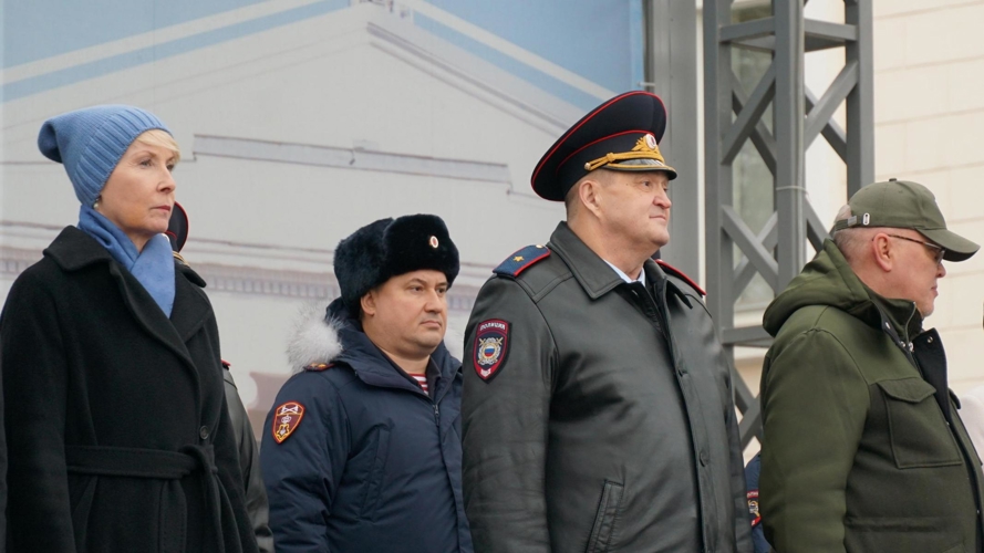 Сотрудники Росгвардии приняли участие в строевом смотре кировского гарнизона