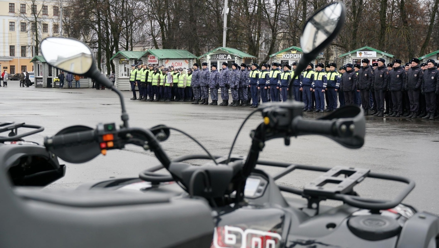 Сотрудники Росгвардии приняли участие в строевом смотре кировского гарнизона