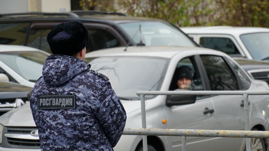В Кирове росгвардейцы задержали подозреваемого в краже