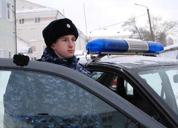 В Кирове росгвардейцы задержали подозреваемую в краже коньяка