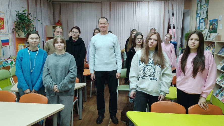 Ветеран Росгвардии Владимир Помаскин провел краеведческую беседу для кировских студентов