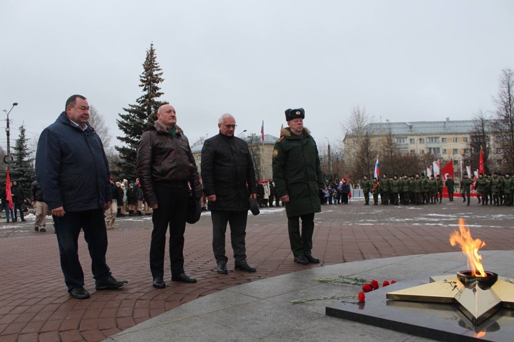 В Кирове подшефные росгвардейцев приняли участие в Линейке Памяти, посвященной Дню Неизвестного солдата 
