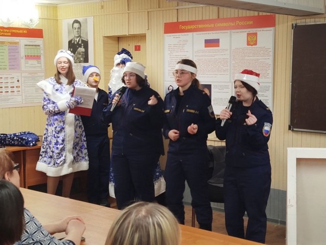 В Кирове подшефные поздравили сотрудников вневедомственной охраны Росгвардии с наступающим Новым годом