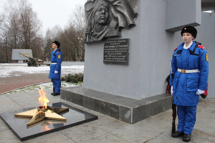 В Кирове подшефные росгвардейцев приняли участие в Линейке Памяти, посвященной Дню Неизвестного солдата 