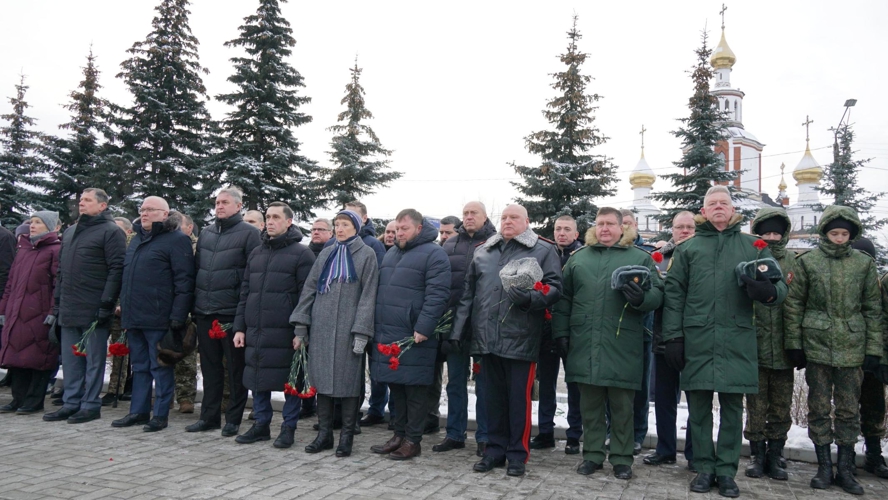 Генерал-майор полиции Дмитрий Пушкин принял участие в церемонии возложения цветов к Вечному огню