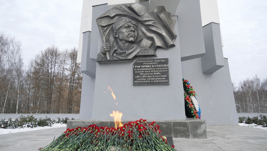 Генерал-майор полиции Дмитрий Пушкин принял участие в церемонии возложения цветов к Вечному огню