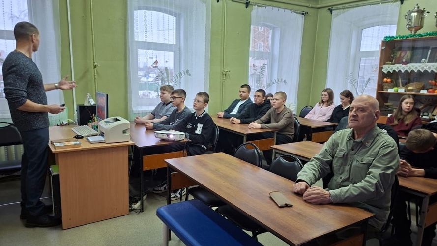 В Кирове ветераны Росгвардии приняли участие в памятных мероприятиях, посвященных Дню героев Отечества