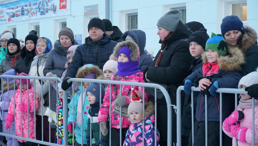 Росгвардейцы приняли участие в обеспечении безопасности Поезда Деда Мороза в Кирове (видео)