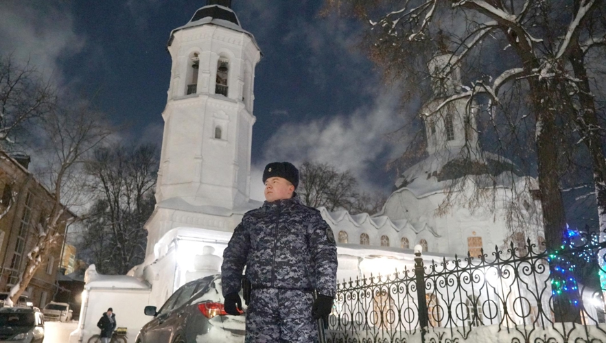В Кировской области росгвардейцы приняли участие в охране общественного порядка в Рождество