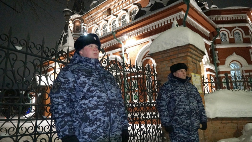 В Кировской области росгвардейцы приняли участие в охране общественного порядка в Рождество
