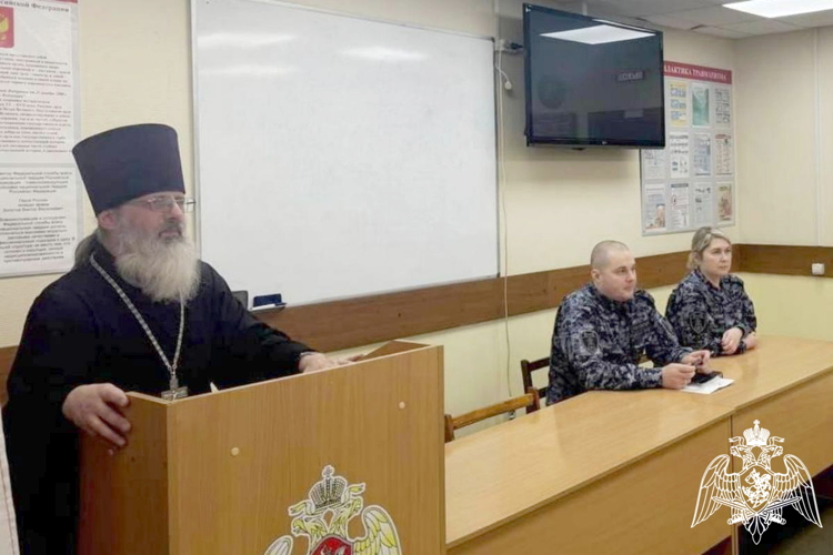 Представитель Вятской епархии провел беседу в отделе вневедомственной охраны по городу Кирову