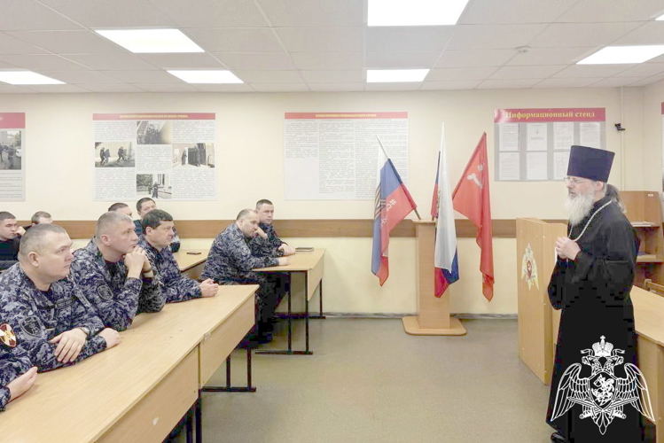 Представитель Вятской епархии провел беседу в отделе вневедомственной охраны по городу Кирову