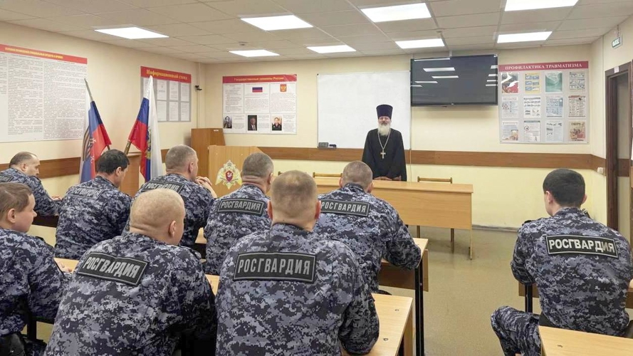 Представитель Вятской епархии провел беседу в отделе вневедомственной охраны по городу Кирову
