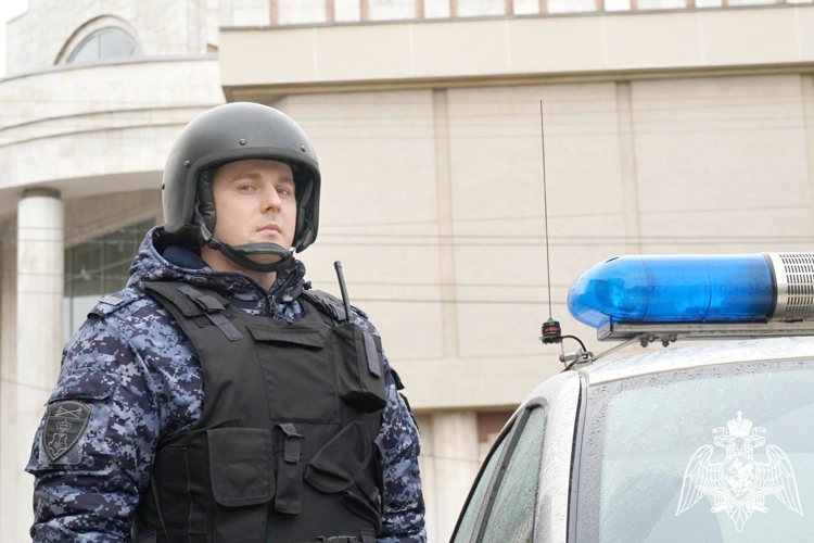 В Кирове росгвардейцы задержали подозреваемую в краже