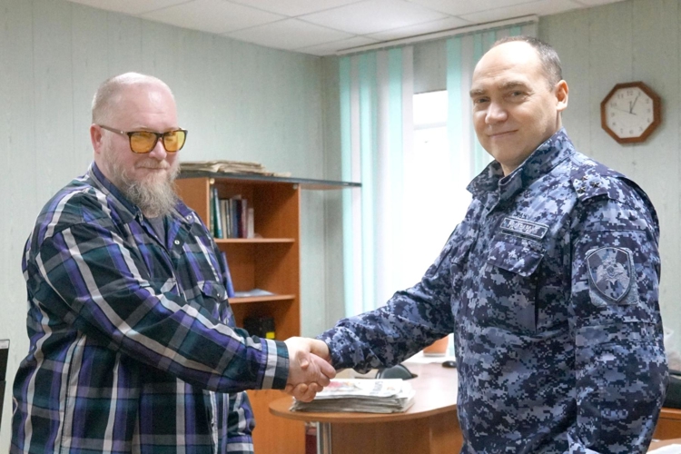 Росгвардейцы поздравили кировских журналистов с Днем российской печати