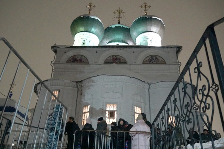 В Кировской области росгвардейцы обеспечивают безопасность граждан во время крещенских богослужений