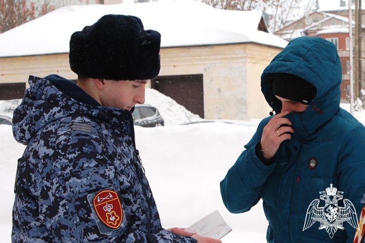 В Кирове росгвардейцы задержали подозреваемую в краже "праздничного набора"