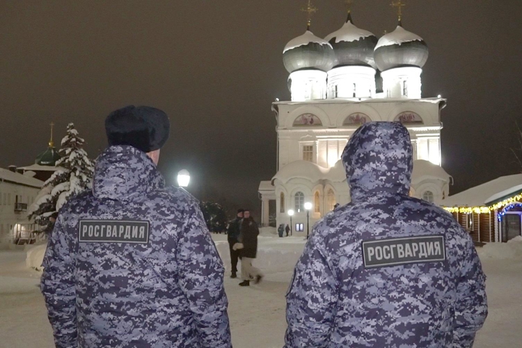 В Кировской области росгвардейцы обеспечивают безопасность граждан во время крещенских богослужений