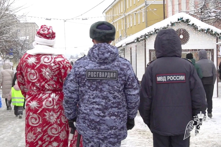 Росгвардейцы обеспечивают безопасность кировчан на прогулочной Спасской