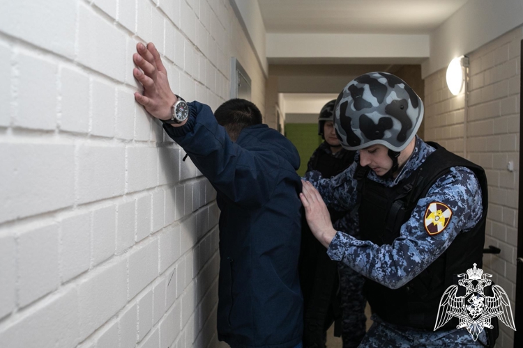 В Кирове росгвардейцы задержали подозреваемого в краже 