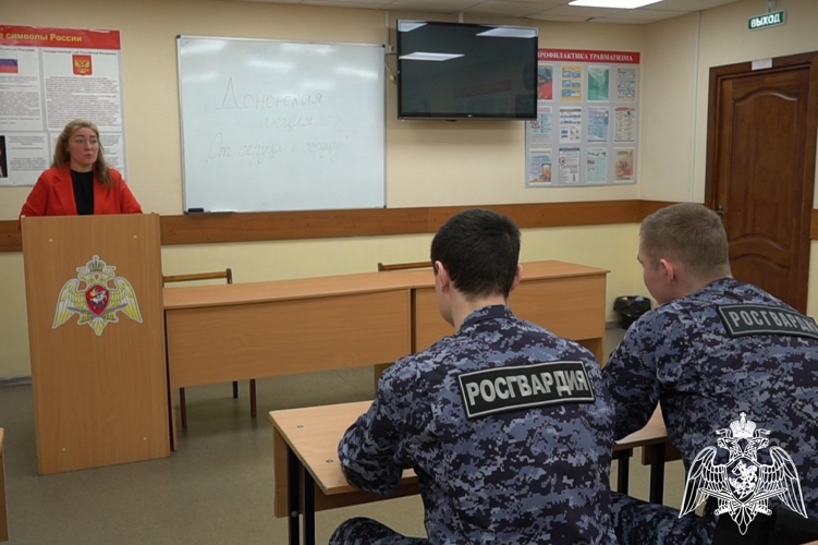 В преддверии 10-летия ведомства кировские сотрудники Росгвардии вошли в реестр доноров костного мозга (видео)