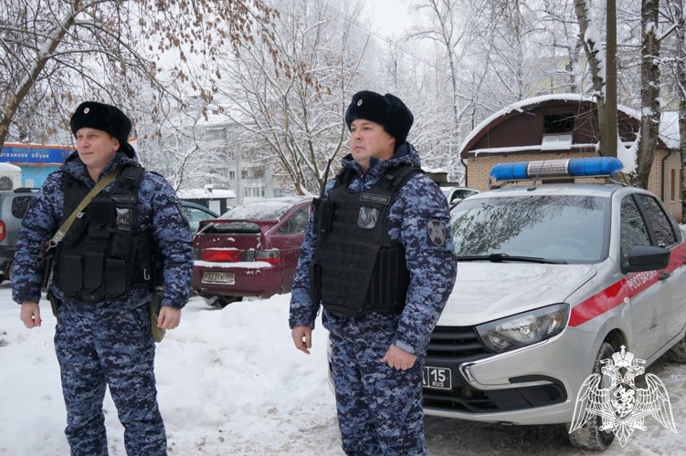 В Кирове росгвардейцы задержали подозреваемого в грабеже
