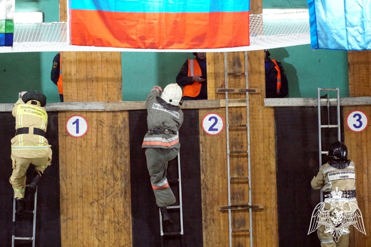 Росгвардейцы — призеры «Кубка Вятки-2026» по пожарно-спасательному спорту