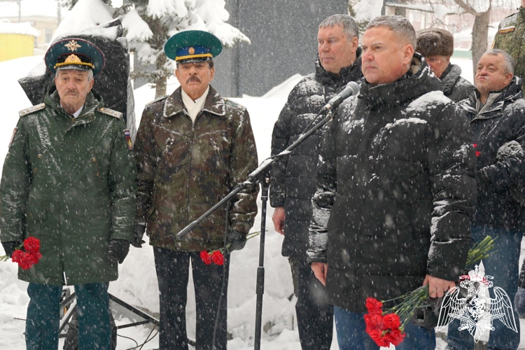 В Кирове в годовщину вывода советских войск из Афганистана ветераны Росгвардии почтили память воинов-интернационалистов