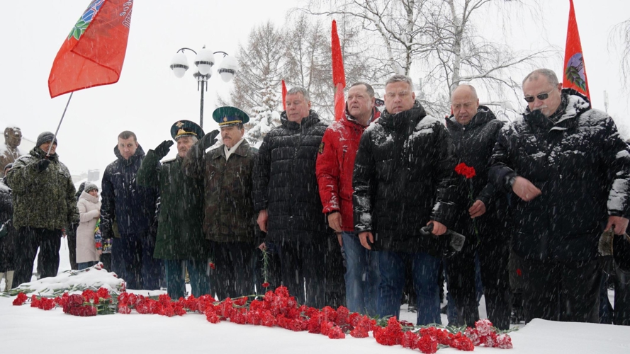 В Кирове в годовщину вывода советских войск из Афганистана ветераны Росгвардии почтили память воинов-интернационалистов