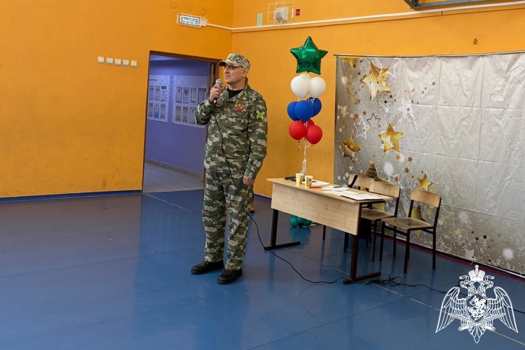 Ветеран Росгвардии оценил строевую подготовку кировских школьников