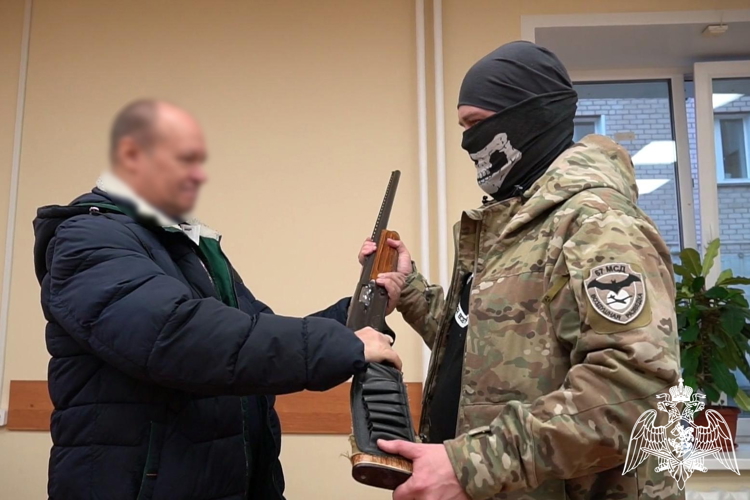 Сотрудники подразделений лицензионно-разрешительной работы и государственного контроля Росгвардии отмечают профессиональный праздник 