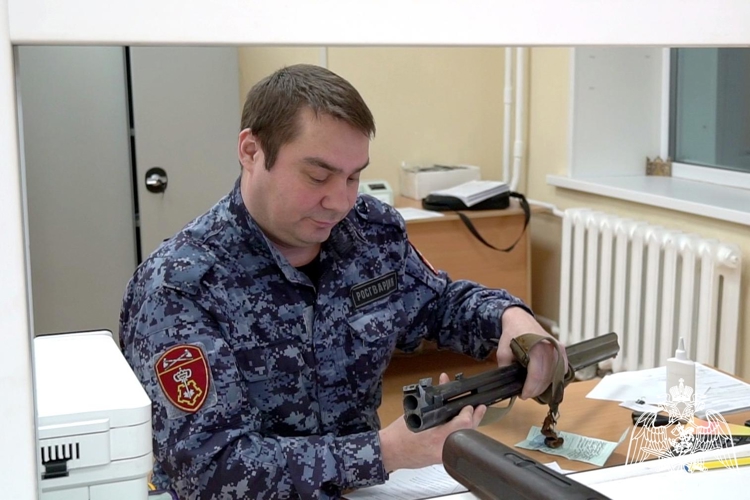 Сотрудники подразделений лицензионно-разрешительной работы и государственного контроля Росгвардии отмечают профессиональный праздник 