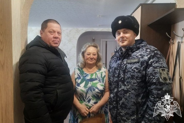 Кировские росгвардейцы навестили семьи сотрудников, погибших при исполнении служебного долга