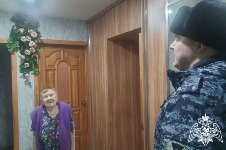 Кировские росгвардейцы навестили семьи сотрудников, погибших при исполнении служебного долга