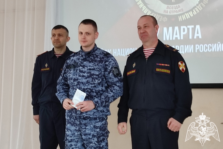 Кировские школьники поздравили росгвардейцев с юбилеем ведомства праздничным концертом