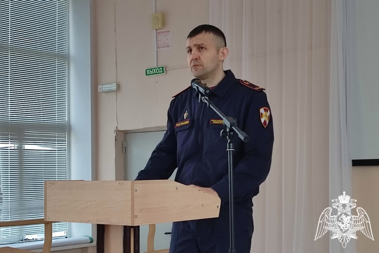 Кировские школьники поздравили росгвардейцев с юбилеем ведомства праздничным концертом