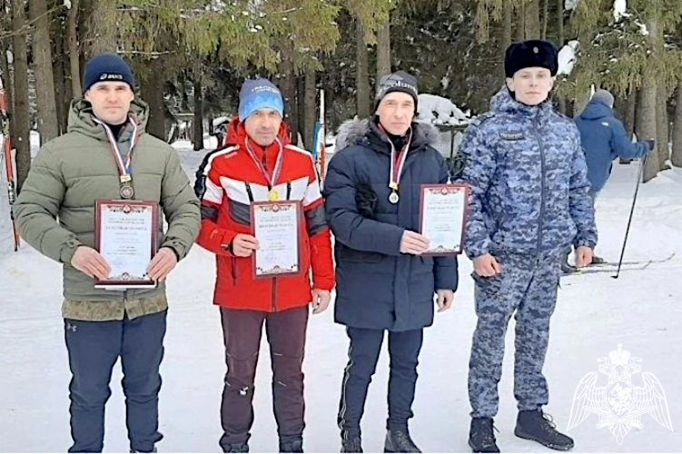 Сотрудники вневедомственной охраны приняли участие в лыжных гонках, посвященных 10-летию Росгвардии