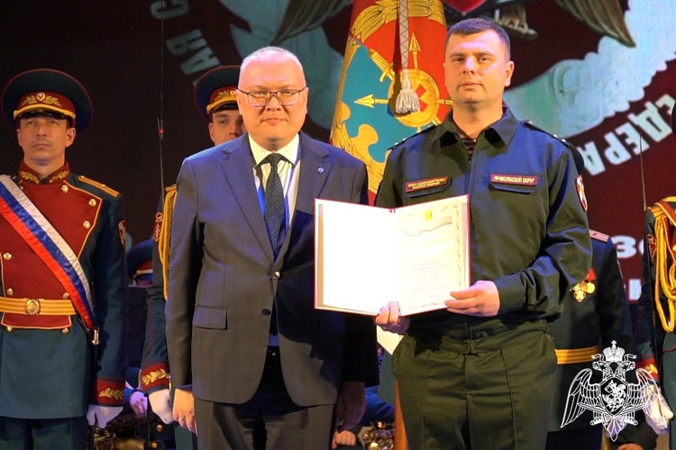 В Кирове состоялось торжественное мероприятие, посвященное 10-летию Росгвардии и 215-й годовщине образования войск правопорядка